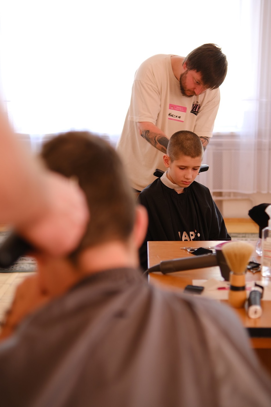 Посмішки дітей після стрижки — Shape B в інтернаті